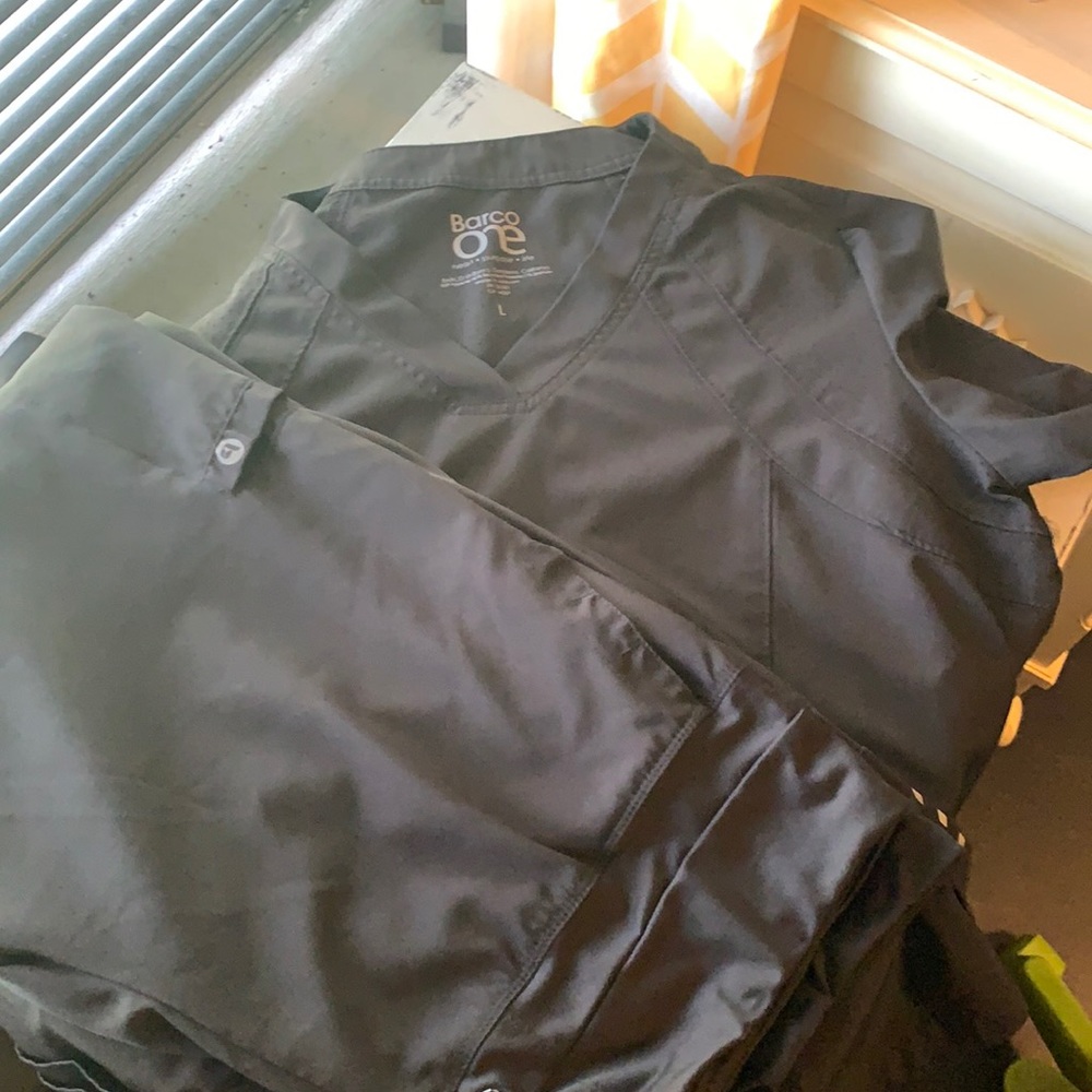 Barco One large scrub set